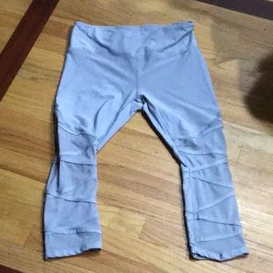 Women’s grey athletic leggings.